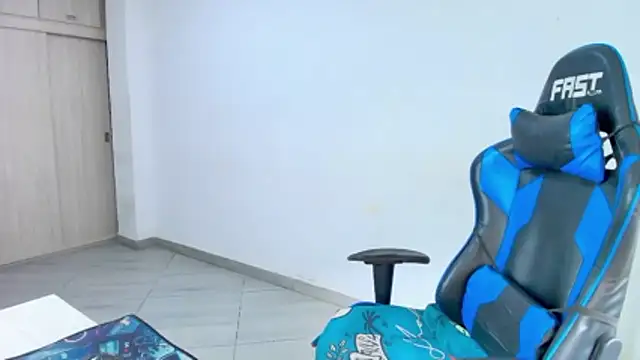 sophiax-x online show from February 19, 2026, 4:36 pm