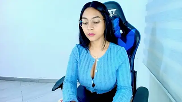 sophiax-x online show from April 16, 2026, 11:51 pm