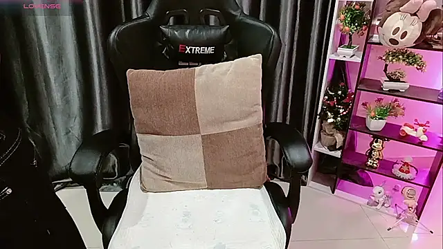 Yuki-yio online show from February 2, 2026, 1:15 am