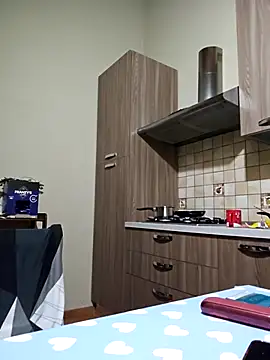 CRHYSTEL online show from February 27, 2025, 7:47 pm