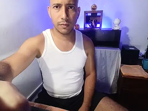 Snapshot of thommerxxx chatting on June 5, 2026, 8:25 pm thommerxxx online show from June 5, 2026, 8:25 pm