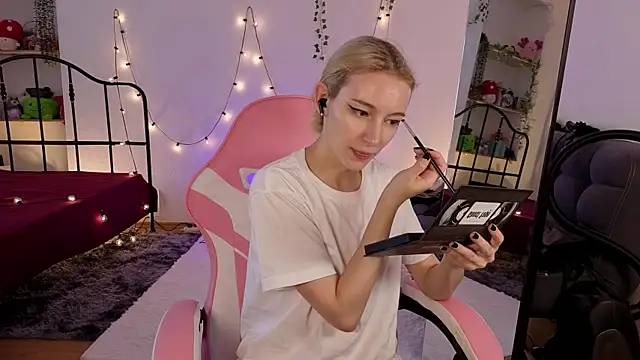 berrry girl online show from July 10, 2026, 11:13 am