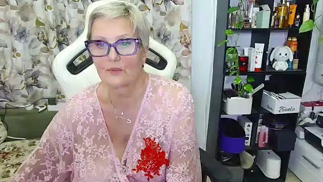 Snapshot of Selenna57 chatting on February 13, 2025, 8:45 pm Selenna57 online show from February 13, 2025, 8:45 pm