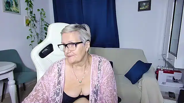 Snapshot of Selenna57 chatting on December 13, 2025, 7:53 pm Selenna57 online show from December 13, 2025, 7:53 pm