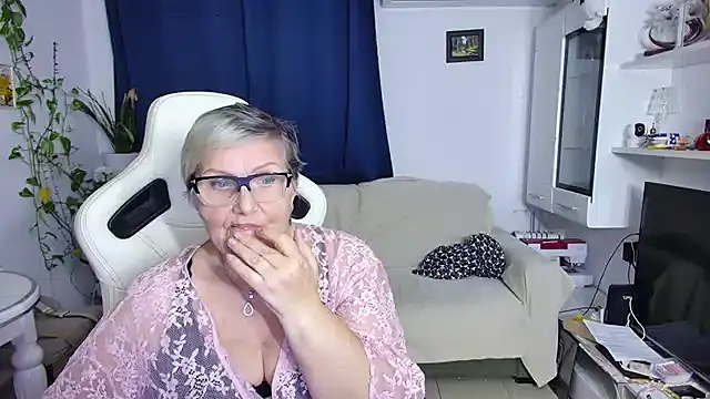 Selenna57 online show from April 4, 2026, 5:32 pm