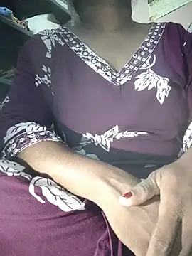 yoursnandu01 online show from June 19, 2026, 4:33 pm