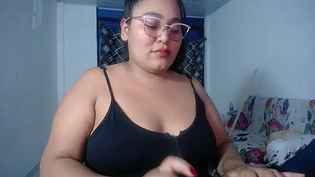 Snapshot of sirena_15 chatting on February 6, 2026, 5:23 am sirena 15 online show from February 6, 2026, 5:23 am