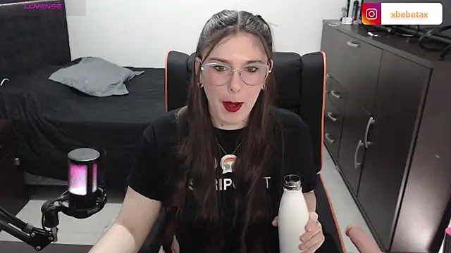 xxbbtaa online show from December 18, 2025, 8:15 pm