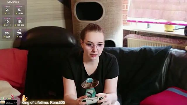 Snapshot of GamerGirl_Eve chatting on June 14, 2026, 5:04 pm GamerGirl Eve online show from June 14, 2026, 5:04 pm