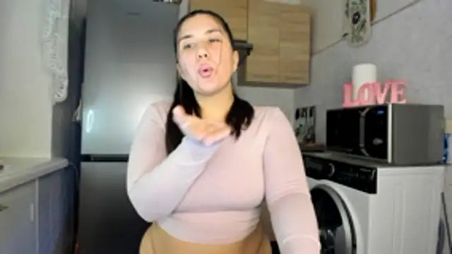 Snapshot of MiaMarrone chatting on March 7, 2026, 12:18 am MiaMarrone online show from March 7, 2026, 12:18 am