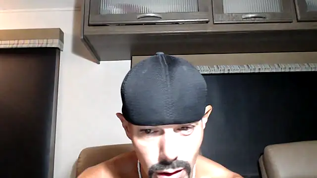 Snapshot of ThickD2C chatting on April 19, 2026, 5:23 pm ThickD2C online show from April 19, 2026, 5:23 pm