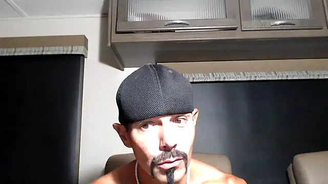 Snapshot of ThickD2C chatting on May 1, 2026, 11:20 pm ThickD2C online show from May 1, 2026, 11:20 pm