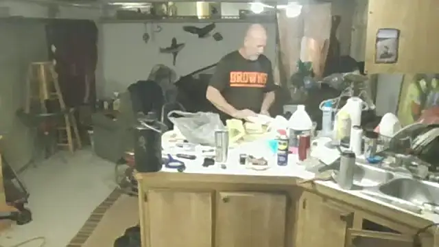 Snapshot of Yankeedave420 chatting on December 16, 2025, 11:32 pm Yankeedave420 online show from December 16, 2025, 11:32 pm