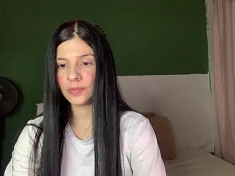 Estefani 32 online show from February 6, 2026, 2:27 am