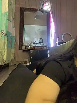 Estefani 32 online show from April 4, 2026, 6:27 pm