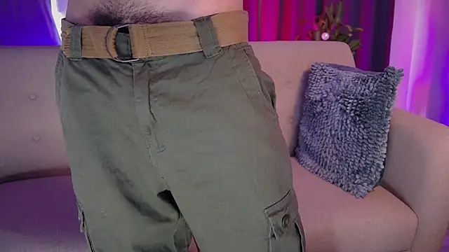 Snapshot of Liam_V chatting on February 1, 2026, 3:43 pm Liam V online show from February 1, 2026, 3:43 pm