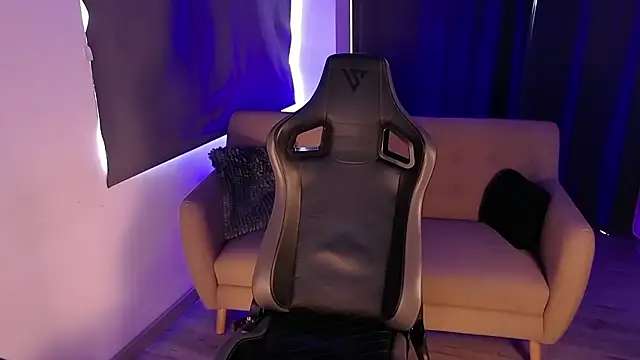 Snapshot of Liam_V chatting on February 27, 2026, 8:42 pm Liam V online show from February 27, 2026, 8:42 pm