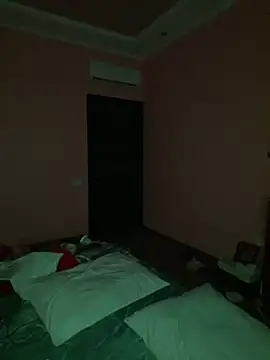 Flossy Vettie online show from April 3, 2026, 3:26 am