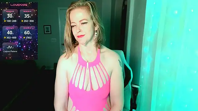 Snapshot of britteebee chatting on November 8, 2025, 9:20 am britteebee online show from November 8, 2025, 9:20 am