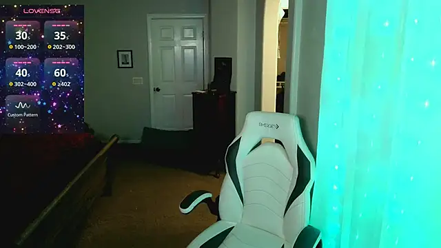 Snapshot of britteebee chatting on November 9, 2025, 8:34 am britteebee online show from November 9, 2025, 8:34 am