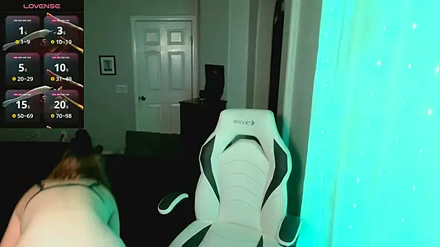 Snapshot of britteebee chatting on November 16, 2025, 8:42 am britteebee online show from November 16, 2025, 8:42 am