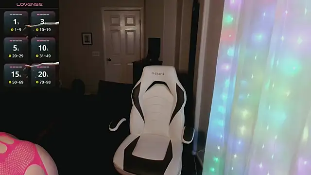 Snapshot of britteebee chatting on November 25, 2025, 9:09 am britteebee online show from November 25, 2025, 9:09 am