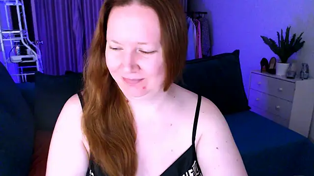 Snapshot of GoddessLara chatting on December 17, 2024, 11:16 pm GoddessLara online show from December 17, 2024, 11:16 pm