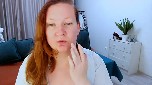 Snapshot of GoddessLara chatting on October 2, 2025, 6:04 pm GoddessLara online show from October 2, 2025, 6:04 pm