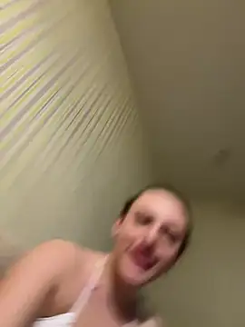 Lisaaan online show from December 19, 2024, 7:40 pm