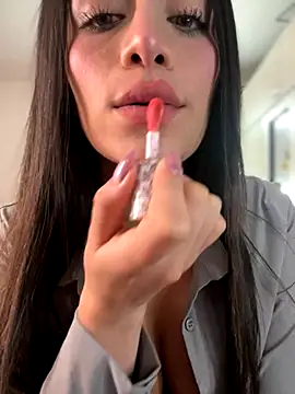 Emmily 19 online show from November 18, 2025, 10:03 pm