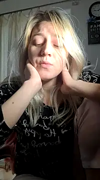 ScarletCallings420 online show from February 28, 2025, 6:09 pm