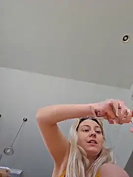 ScarletCallings420 online show from February 28, 2025, 10:50 pm