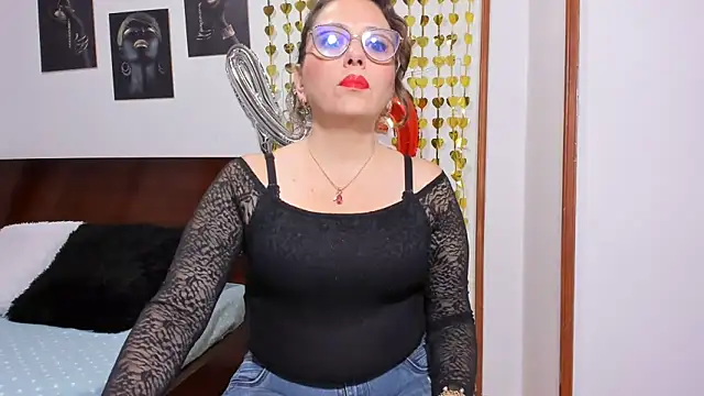 taylorhot70 online show from May 28, 2026, 1:14 am