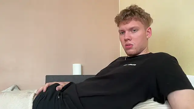 sexybooii6968 online show from October 21, 2025, 12:50 pm