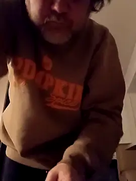 Snapshot of EZYves chatting on February 14, 2026, 12:57 pm EZYves online show from February 14, 2026, 12:57 pm