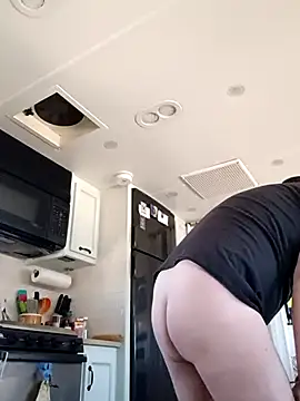 Snapshot of EZYves chatting on February 22, 2026, 6:39 pm EZYves online show from February 22, 2026, 6:39 pm