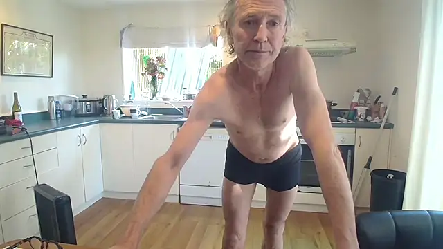 Snapshot of Mattsroom chatting on September 30, 2025, 3:22 am Mattsroom online show from September 30, 2025, 3:22 am