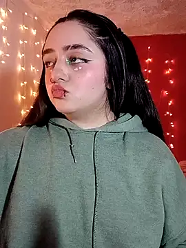 IvonneT online show from November 28, 2025, 4:15 am