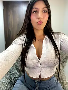 Snapshot of MiaJones21 chatting on January 17, 2026, 12:59 am MiaJones21 online show from January 17, 2026, 12:59 am