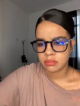 Snapshot of trianawhite chatting on December 3, 2024, 3:44 pm trianawhite online show from December 3, 2024, 3:44 pm