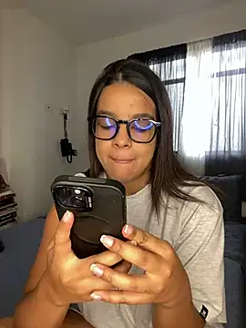 Snapshot of trianawhite chatting on December 6, 2024, 4:06 pm trianawhite online show from December 6, 2024, 4:06 pm