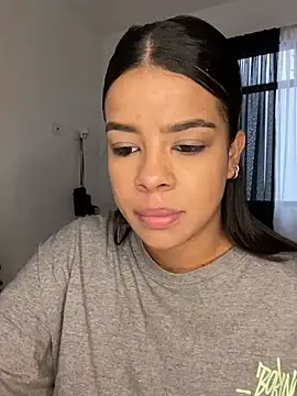 Snapshot of trianawhite chatting on December 17, 2024, 2:55 pm trianawhite online show from December 17, 2024, 2:55 pm