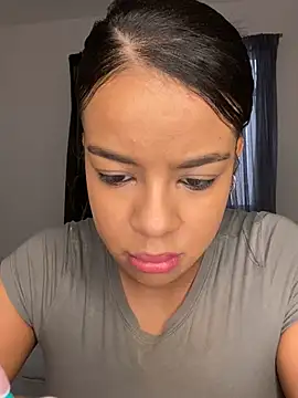 Snapshot of trianawhite chatting on December 19, 2024, 4:13 pm trianawhite online show from December 19, 2024, 4:13 pm