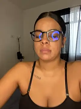 Snapshot of trianawhite chatting on December 27, 2024, 7:24 pm trianawhite online show from December 27, 2024, 7:24 pm