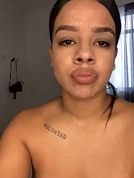 Snapshot of trianawhite chatting on January 9, 2025, 4:28 pm trianawhite online show from January 9, 2025, 4:28 pm