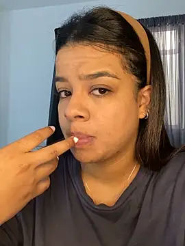 Snapshot of trianawhite chatting on January 21, 2025, 2:37 pm trianawhite online show from January 21, 2025, 2:37 pm