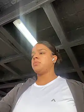 Snapshot of trianawhite chatting on February 6, 2025, 8:56 pm trianawhite online show from February 6, 2025, 8:56 pm