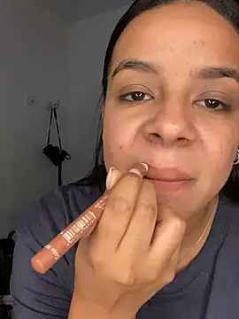 Snapshot of trianawhite chatting on February 17, 2025, 8:36 pm trianawhite online show from February 17, 2025, 8:36 pm