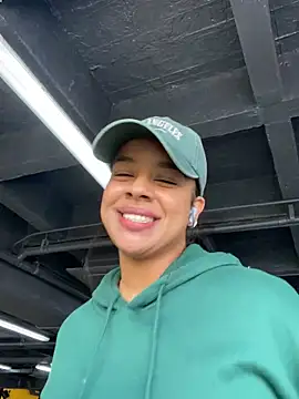 Snapshot of trianawhite chatting on February 18, 2025, 4:16 pm trianawhite online show from February 18, 2025, 4:16 pm