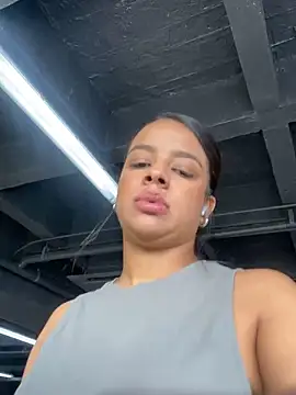 Snapshot of trianawhite chatting on February 21, 2025, 7:10 pm trianawhite online show from February 21, 2025, 7:10 pm